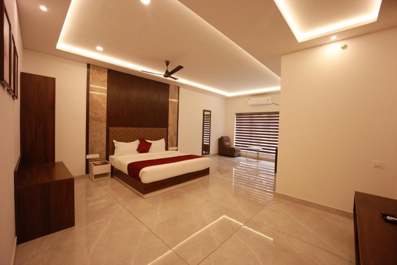 Bliss Regency Business Hotel Palakkad Bagian luar foto