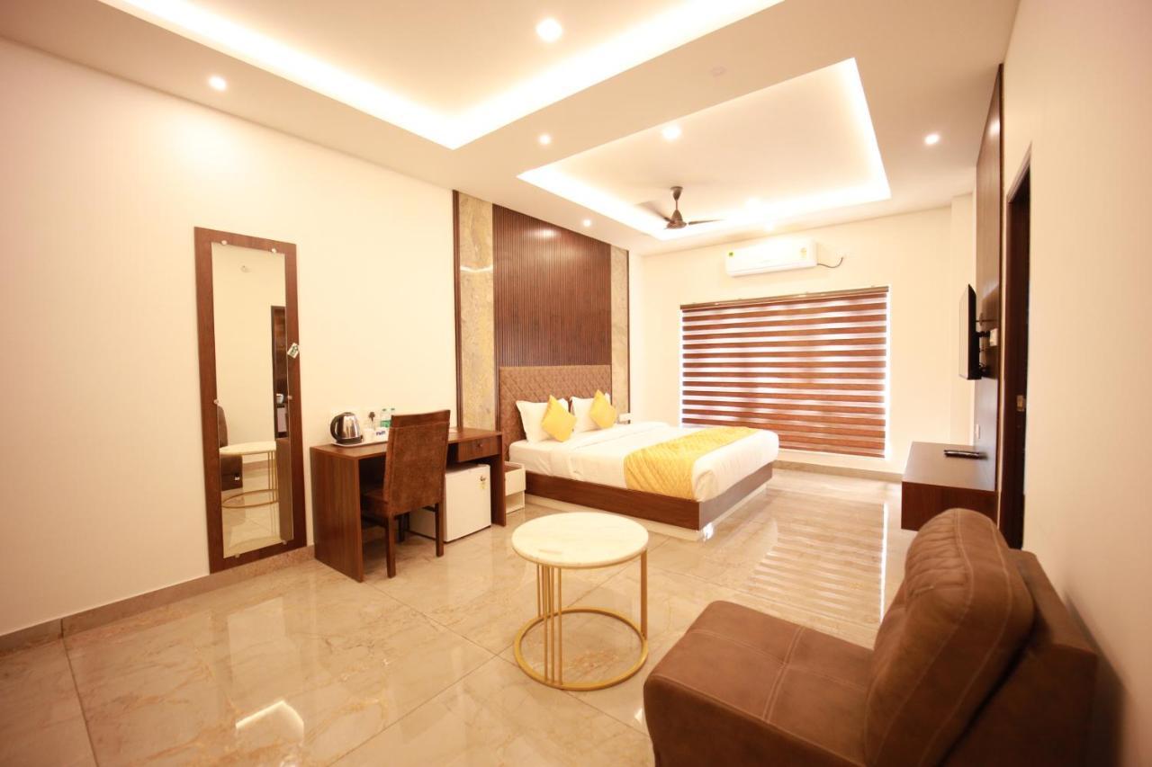 Bliss Regency Business Hotel Palakkad Bagian luar foto