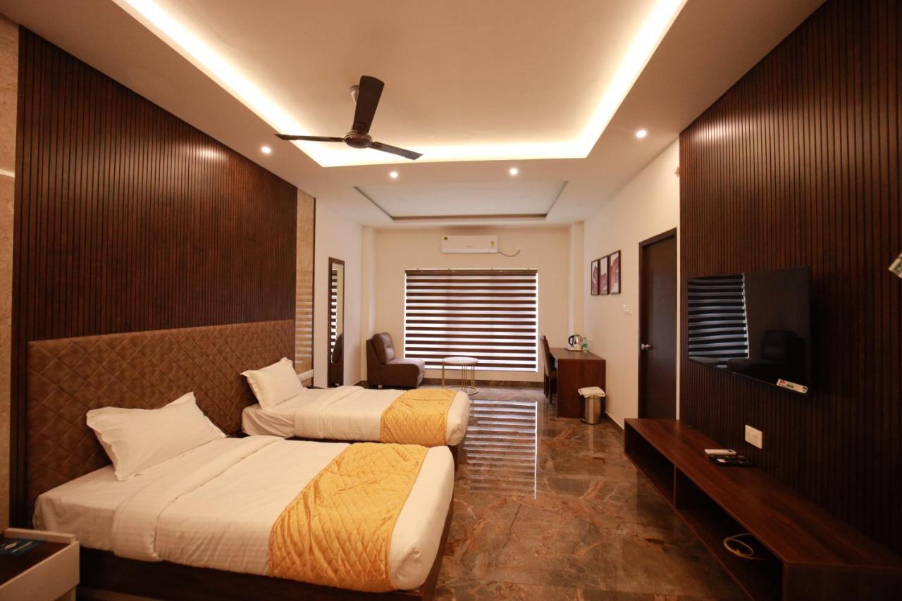 Bliss Regency Business Hotel Palakkad Bagian luar foto