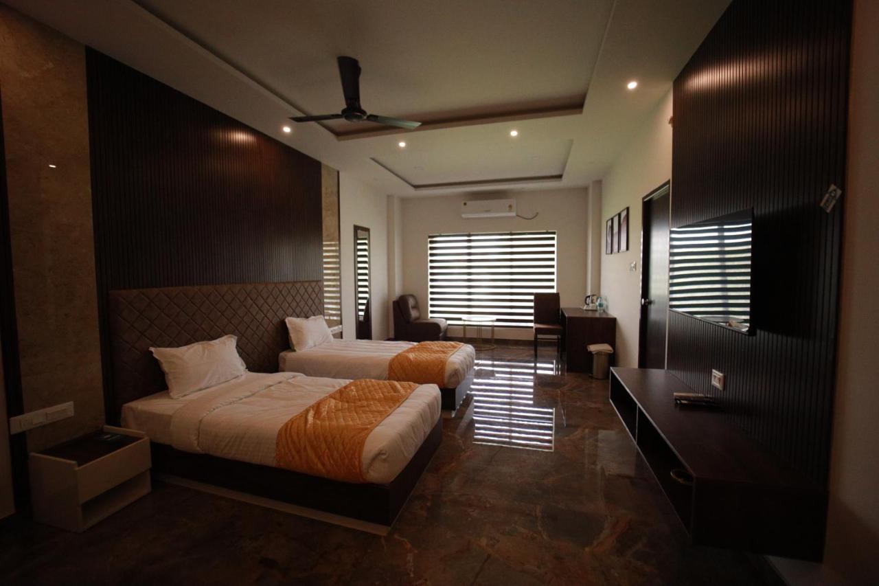 Bliss Regency Business Hotel Palakkad Bagian luar foto