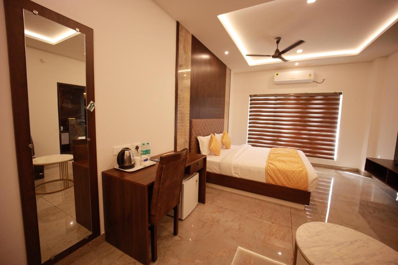 Bliss Regency Business Hotel Palakkad Bagian luar foto