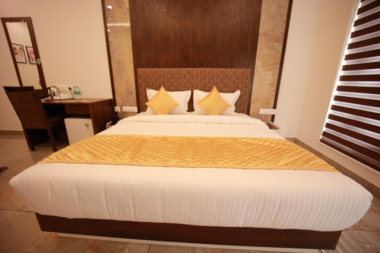 Bliss Regency Business Hotel Palakkad Bagian luar foto