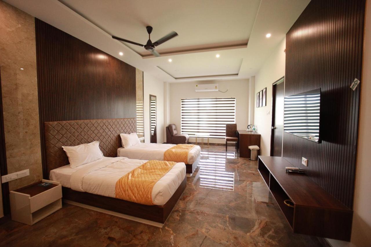 Bliss Regency Business Hotel Palakkad Bagian luar foto
