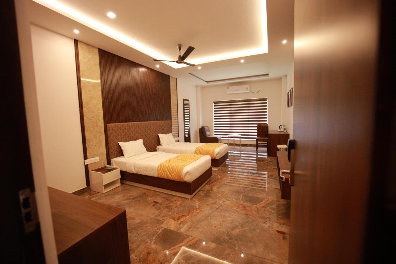 Bliss Regency Business Hotel Palakkad Bagian luar foto