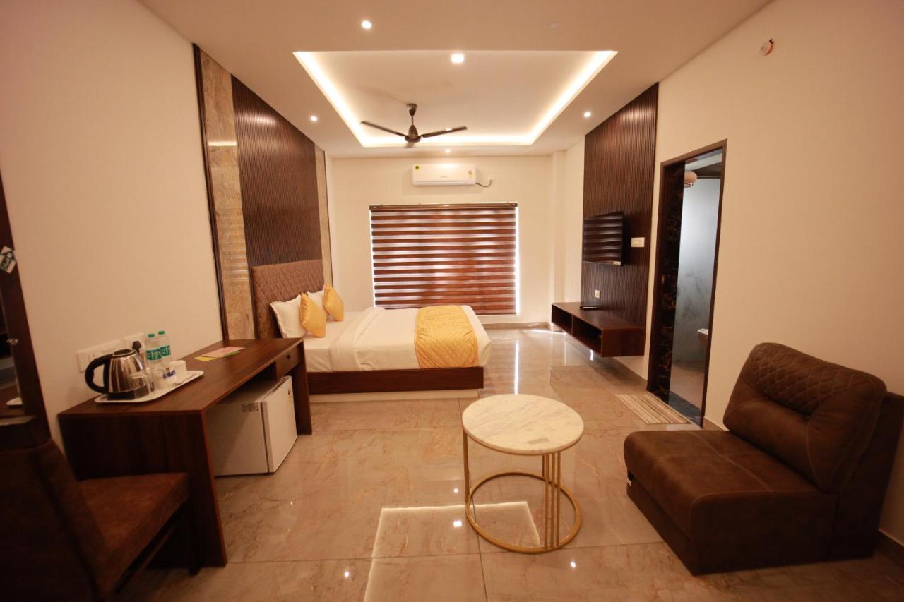 Bliss Regency Business Hotel Palakkad Bagian luar foto