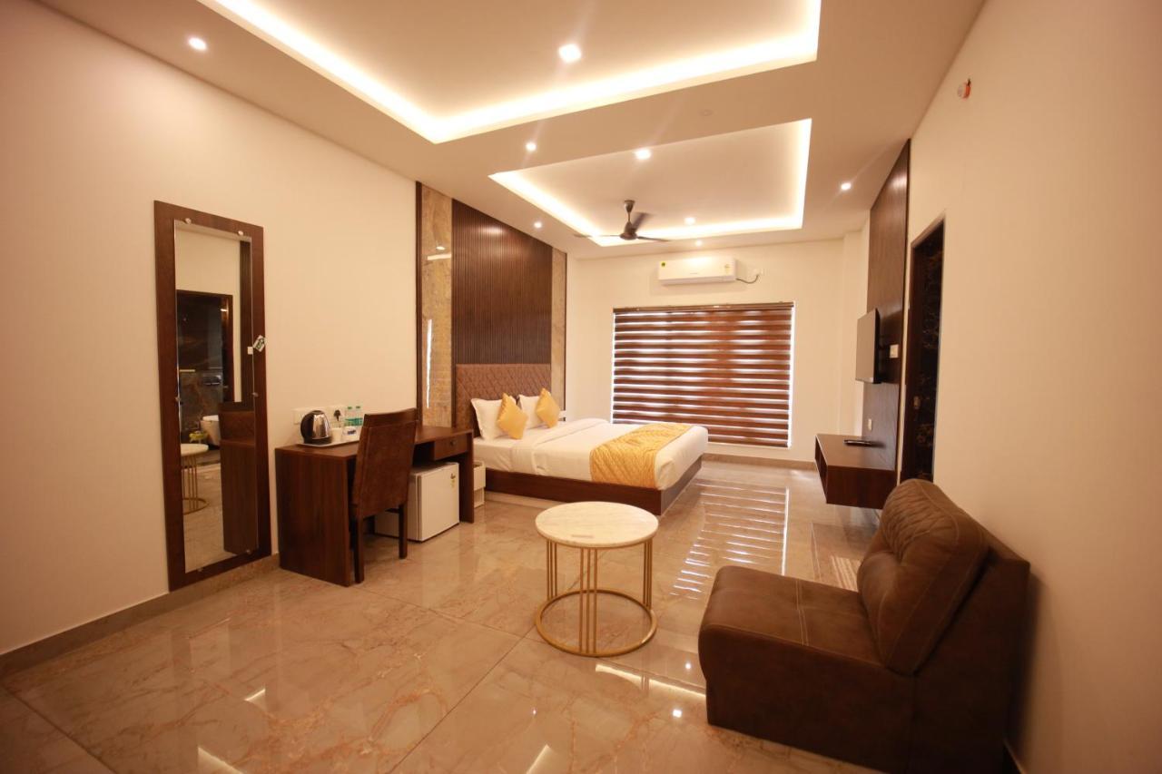 Bliss Regency Business Hotel Palakkad Bagian luar foto
