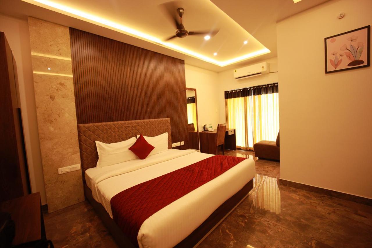 Bliss Regency Business Hotel Palakkad Bagian luar foto