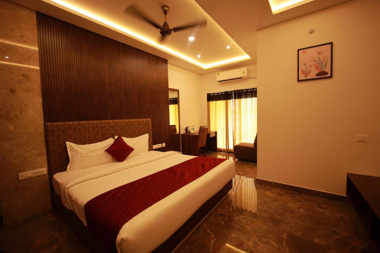 Bliss Regency Business Hotel Palakkad Bagian luar foto