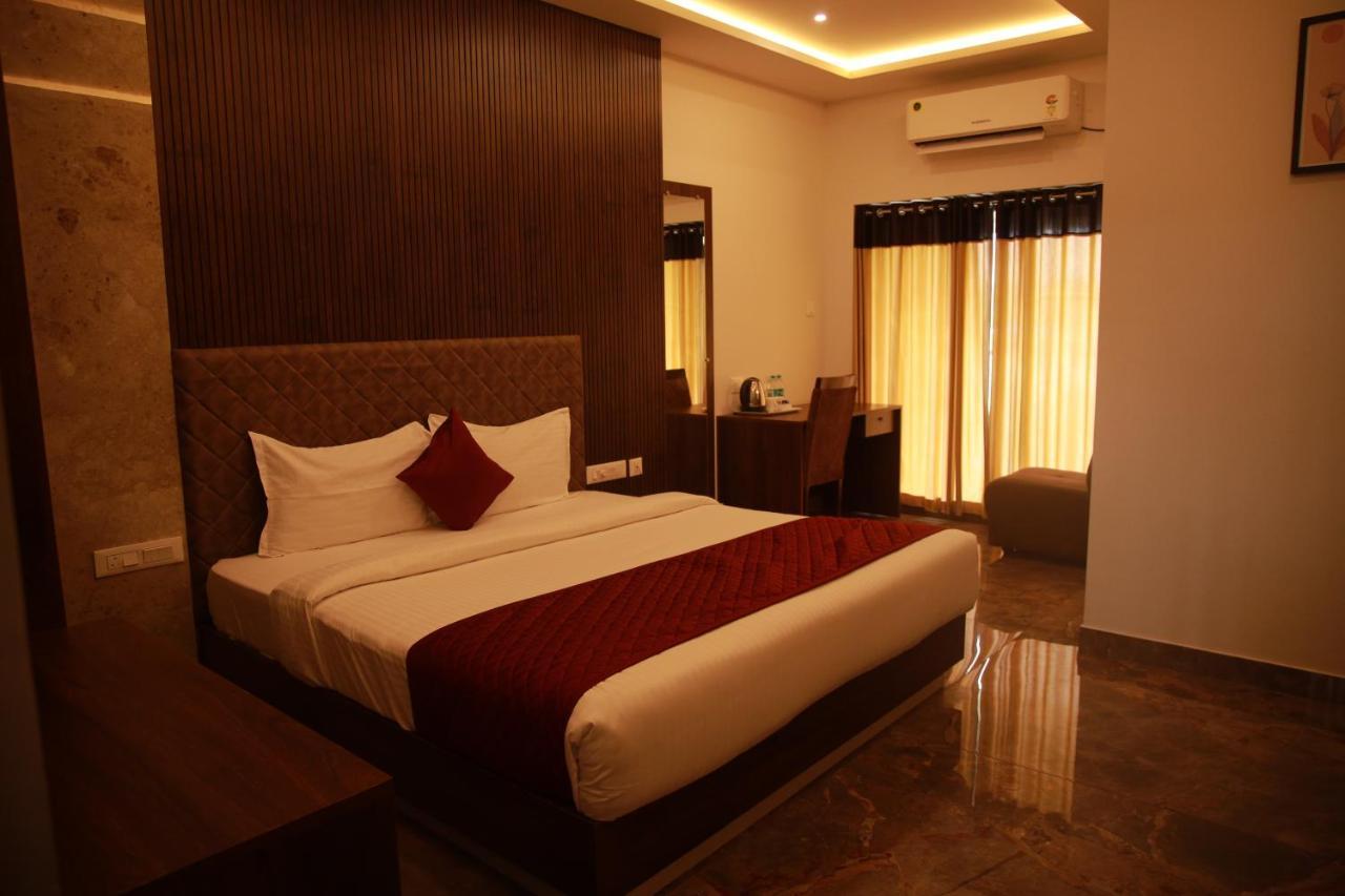 Bliss Regency Business Hotel Palakkad Bagian luar foto